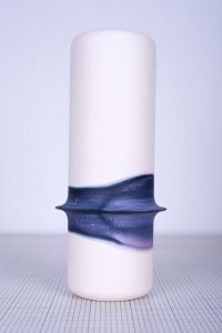 vase en faïence avec un dégradé de couleur bleu designer rennes modèle unique