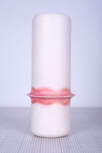 Vase en faïence avec dégradé de couleur rouge modèle unique
