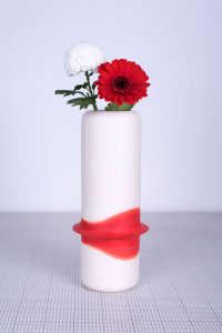 vase en faïence avec un dégradé de couleur rouge designer rennes modèle unique