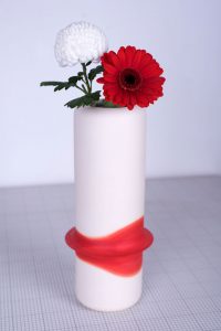 vase en faïence avec un dégradé de couleur rouge designer rennes modèle unique