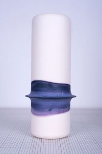 vase en faïence avec un dégradé de couleur bleu designer rennes modèle unique