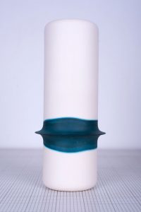 vase en faïence avec un dégradé de couleur vert émeraude designer rennes modèle unique