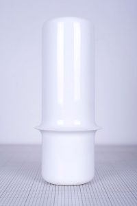 Vase en faïence emaillé en blanc