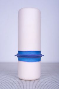 Vase en faïence avec dégradé de couleur bleu