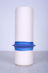 Vase en faïence avec dégradé de couleur bleu