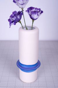 Vase en faïence avec dégradé de couleur bleu