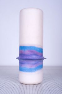 Vase en faïence avec dégradé de couleur bleu